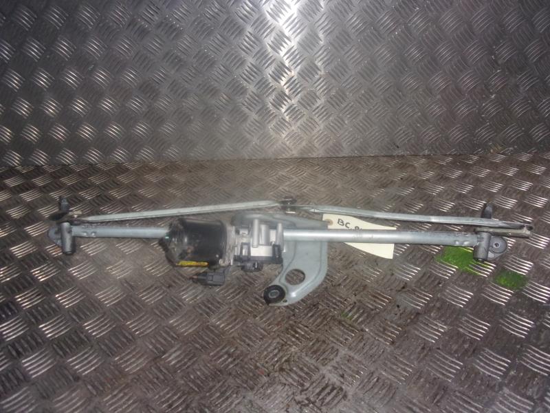 Moteur essuie glace avant