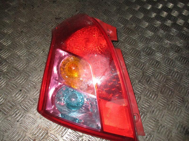 Luz trasera principal izquierda (luces)