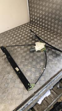 Leve vitre electrique avant droit