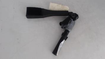 Attache ceinture avant droit