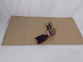 Attache ceinture arriere centrale