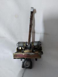 Tirant de porte avant droit