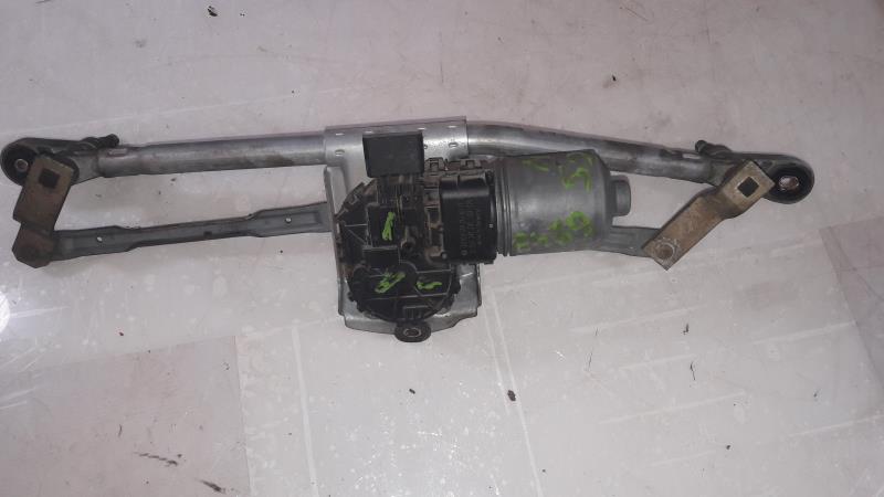 Moteur essuie glace avant