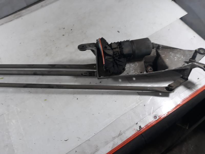 Moteur essuie glace avant