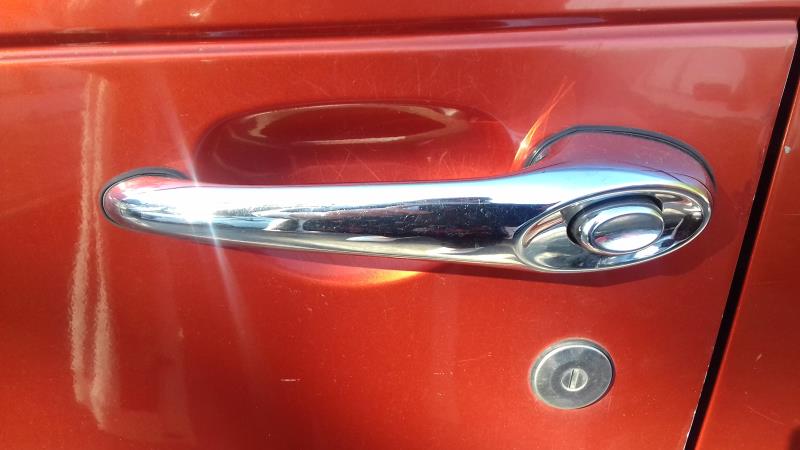 Poignee porte avant gauche