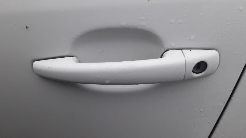 Poignee porte avant gauche
