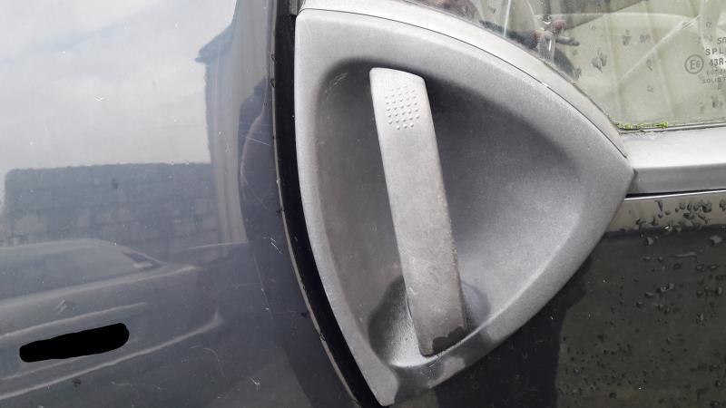 Poignee porte avant droit