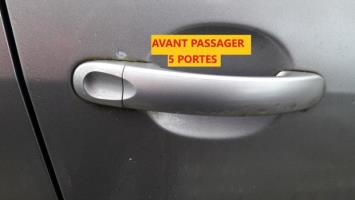 Poignee porte avant droit