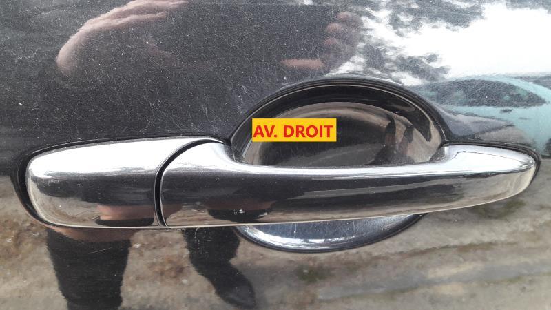 Poignee porte avant droit