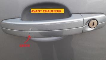Poignee porte avant gauche