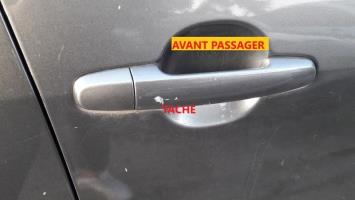 Poignee porte avant droit