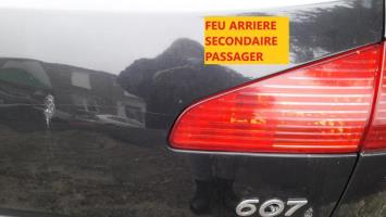 Feu arriere secondaire droit (feux)