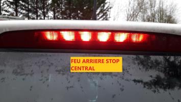 Feu arriere stop central