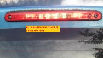 Feu arriere stop central
