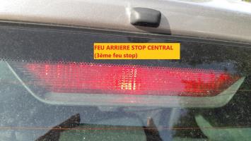 Feu arriere stop central