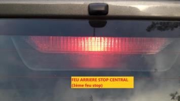 Feu arriere stop central