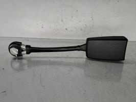 Attache ceinture avant droit