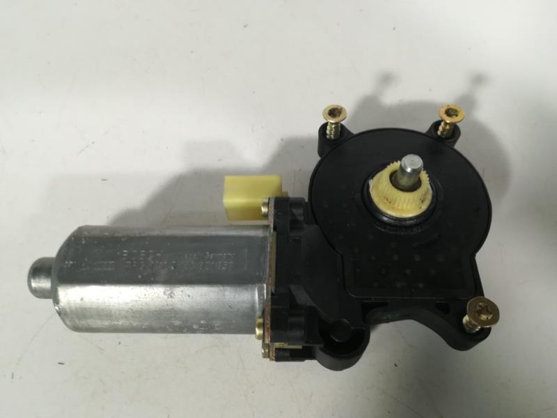Moteur leve vitre avant droit