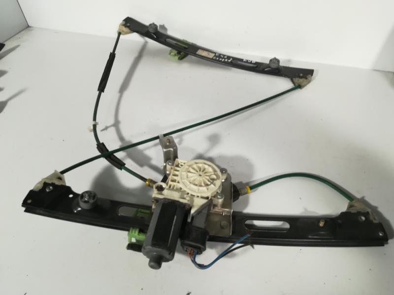 Leve vitre electrique avant droit