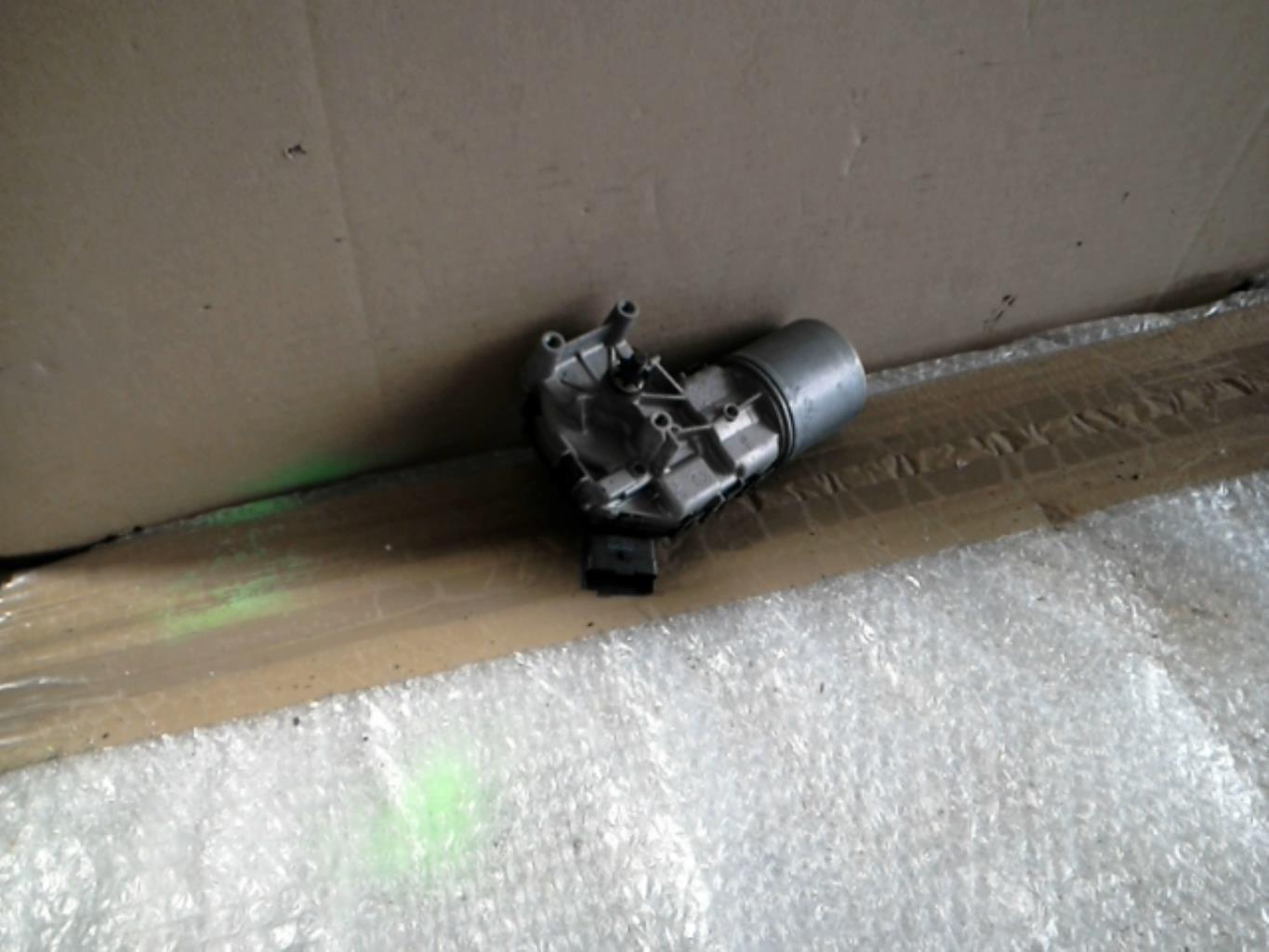 Moteur essuie glace avant