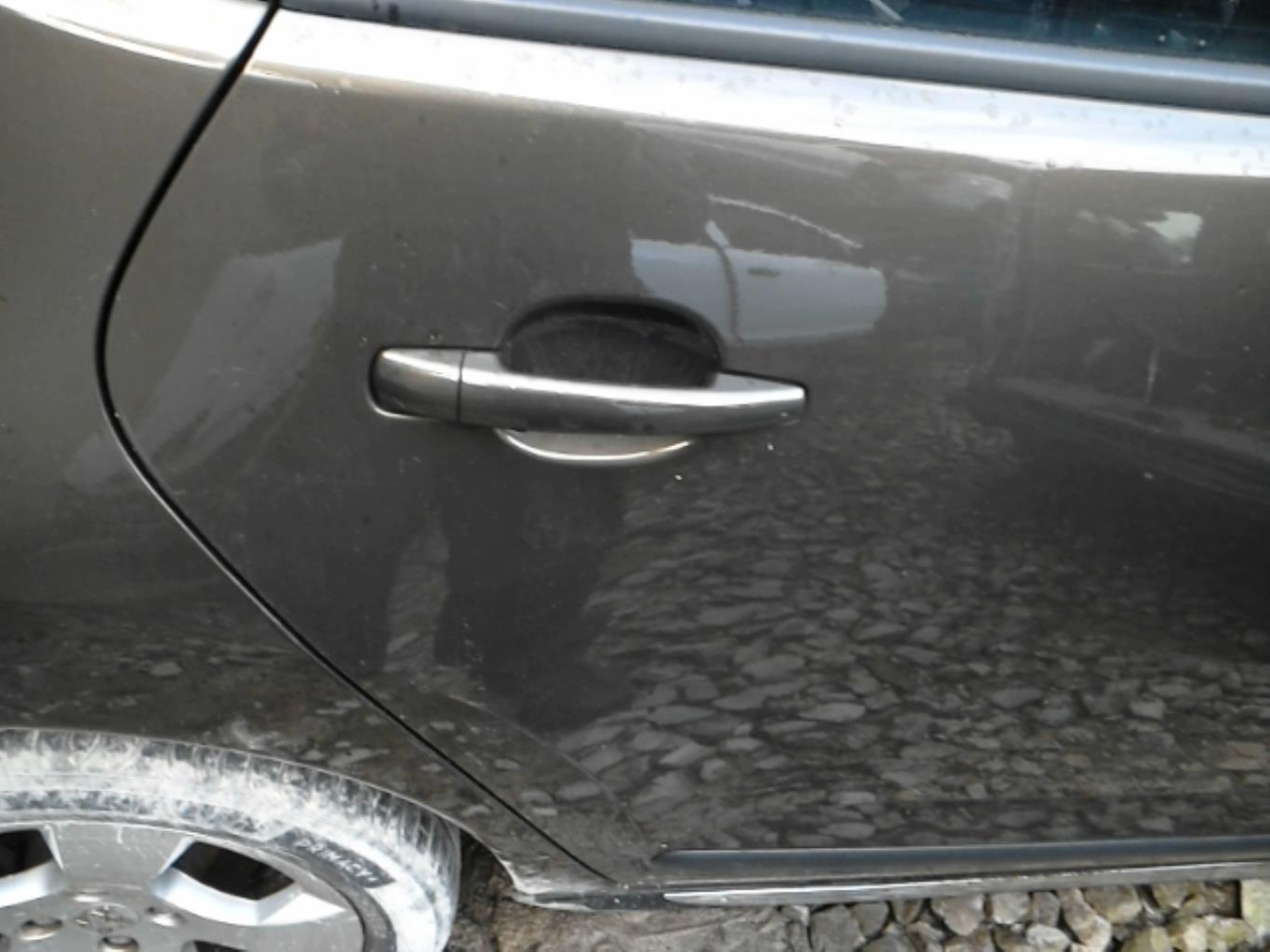 Poignee porte arriere droit