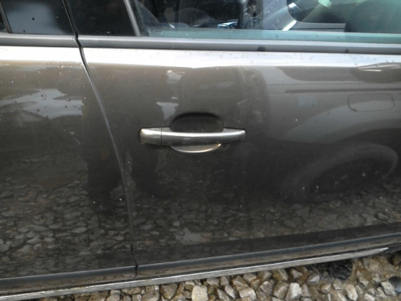 Poignee porte avant droit