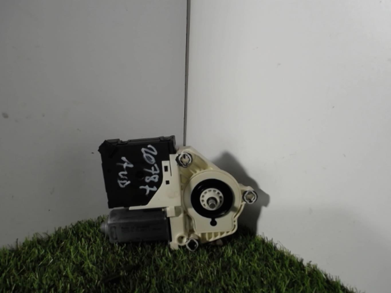 Moteur leve vitre avant droit