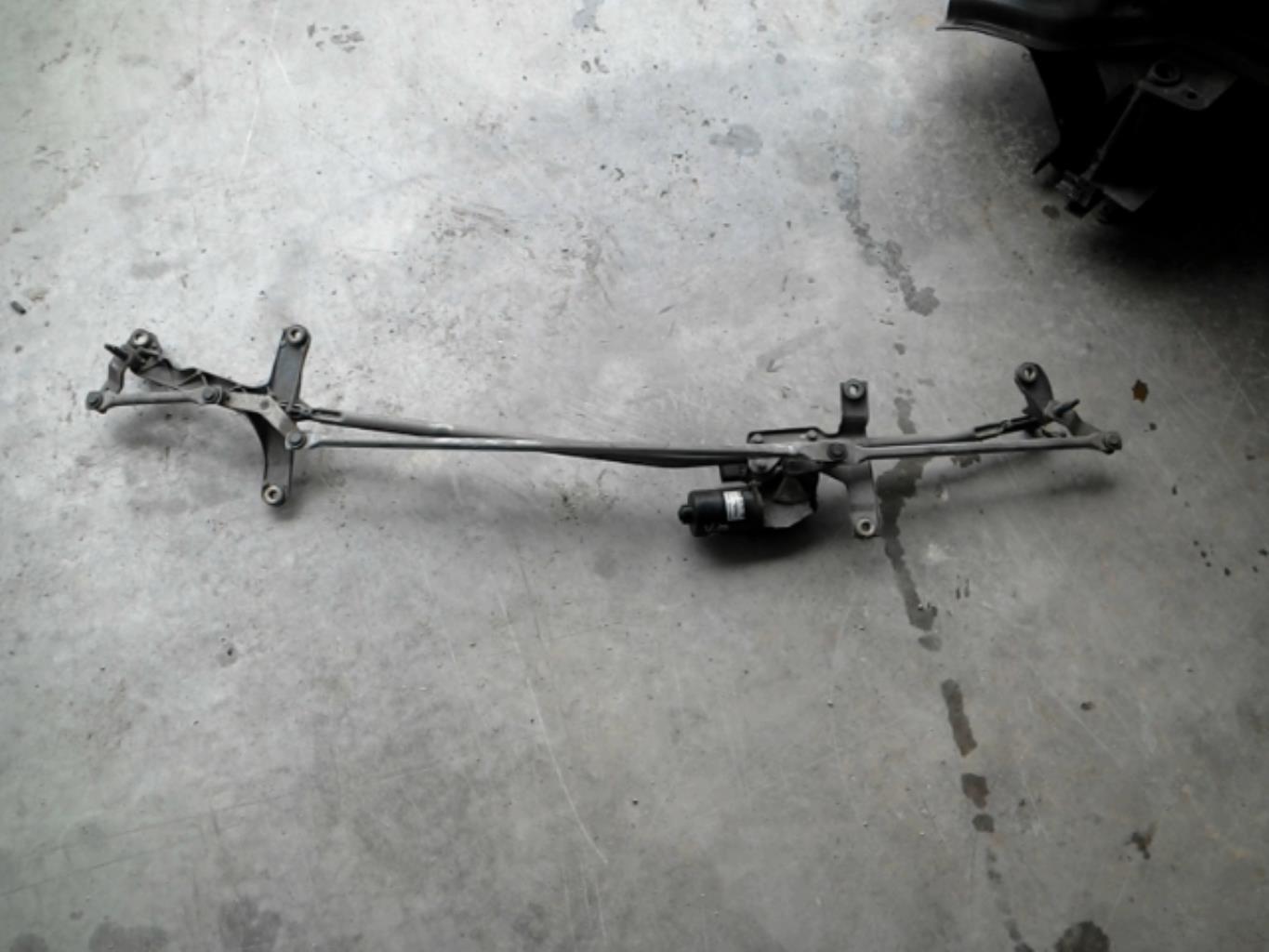 Moteur essuie glace avant