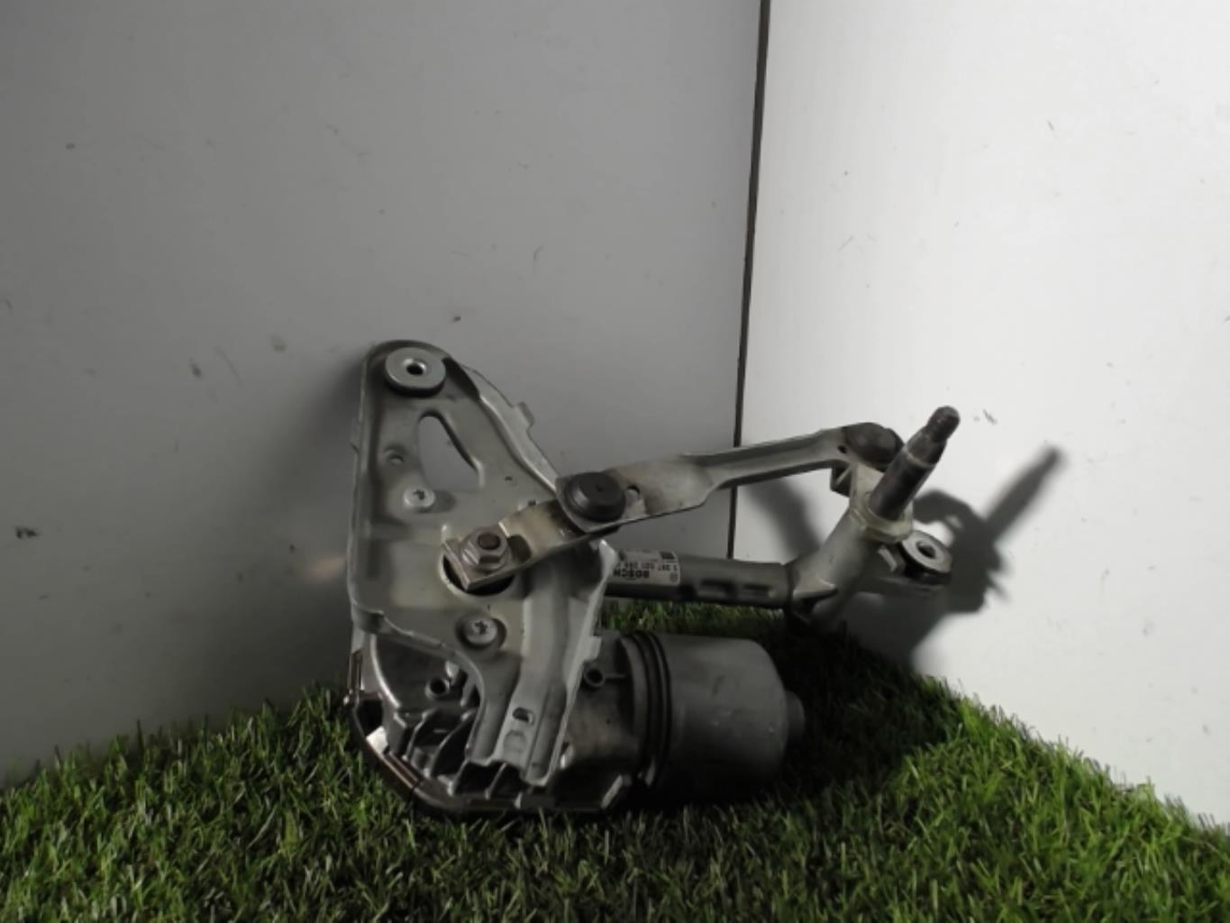 Moteur essuie glace avant droit