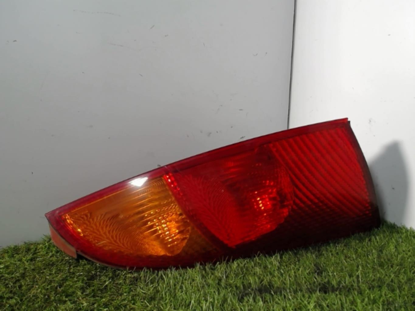 Feu arriere principal droit (feux)