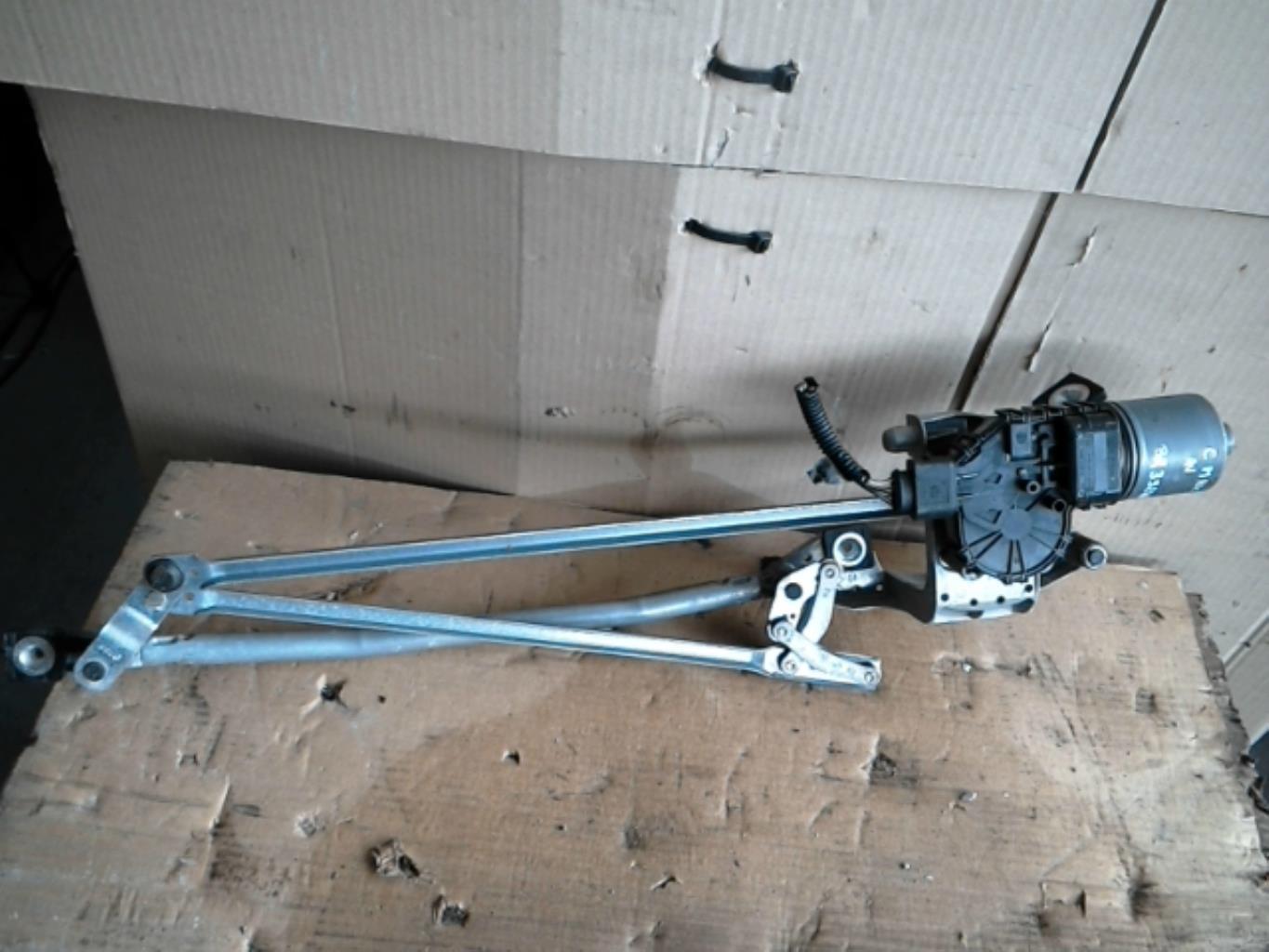 Moteur essuie glace avant
