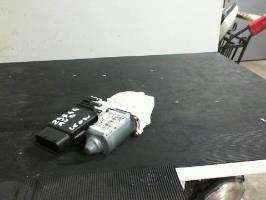 Moteur leve vitre avant droit