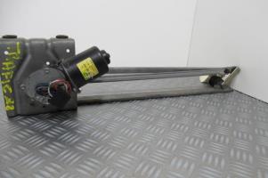 Moteur essuie glace avant