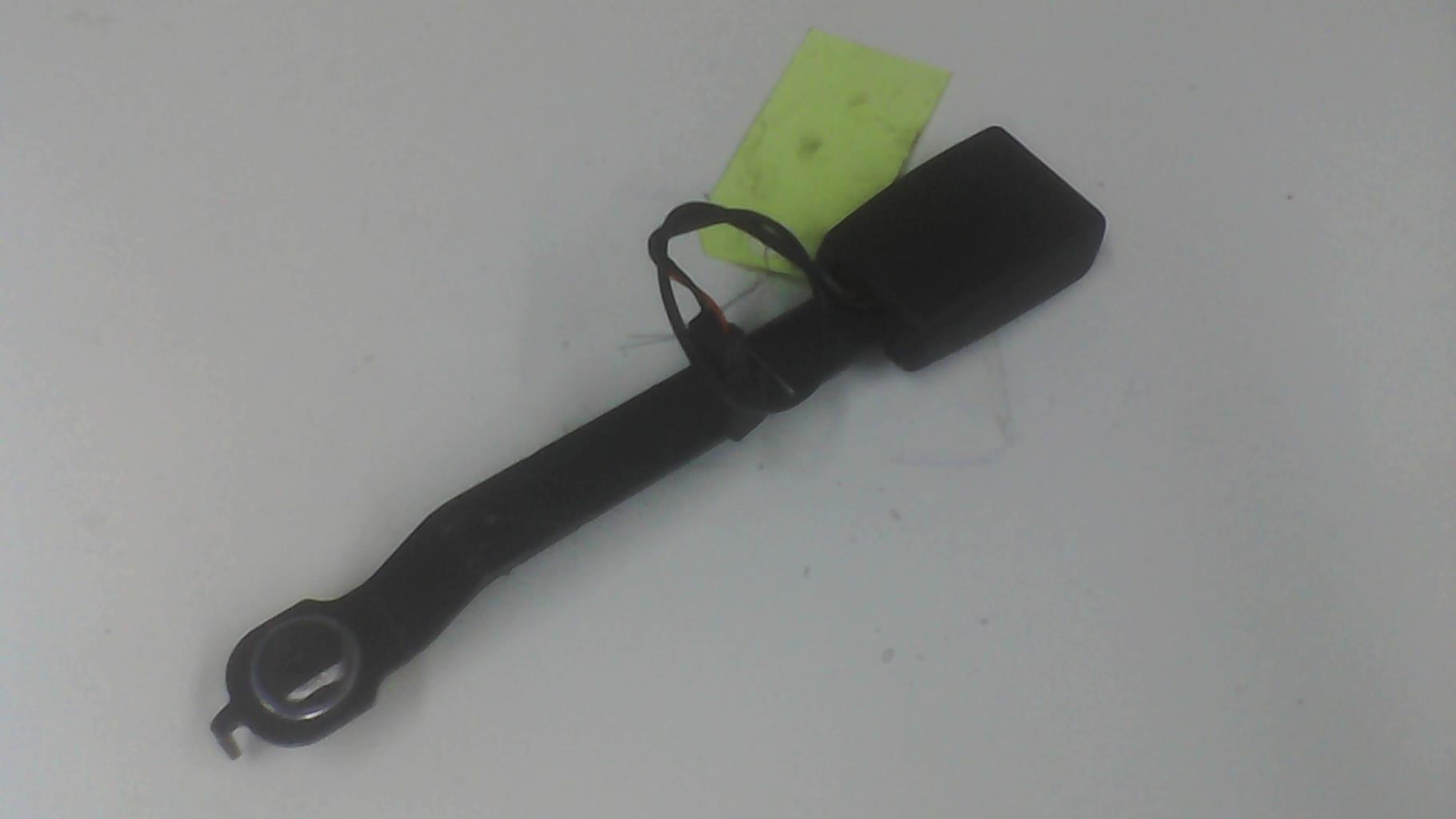 Attache ceinture avant gauche