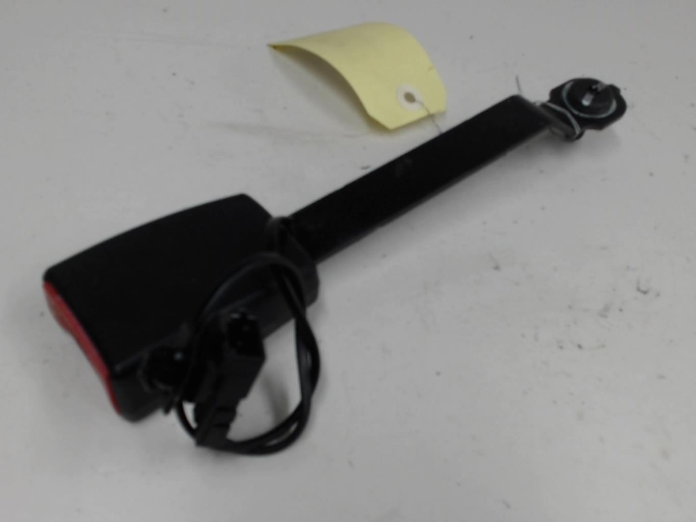 Attache ceinture avant gauche