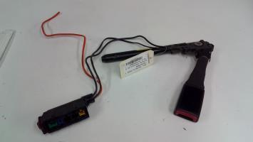 Attache ceinture avant gauche