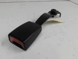 Attache ceinture avant gauche
