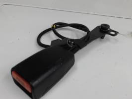 Attache ceinture avant gauche