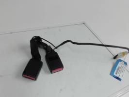 Attache ceinture arriere centrale