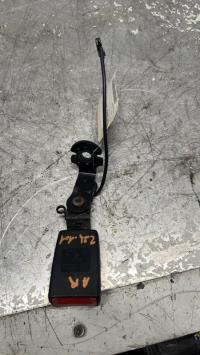 Attache ceinture arriere droit