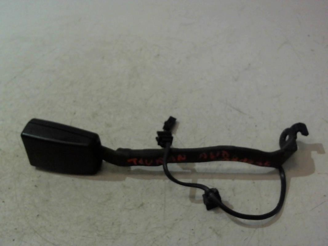 Attache ceinture avant droit