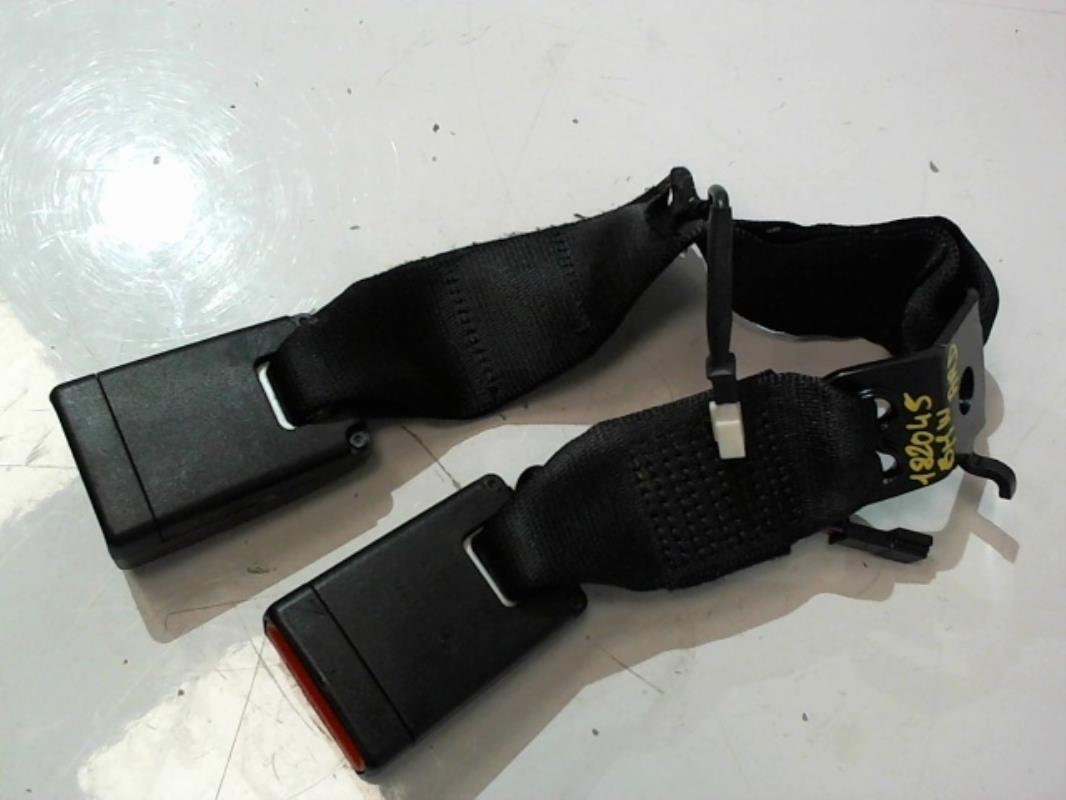 Attache ceinture arriere droit