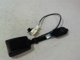 Attache ceinture avant gauche