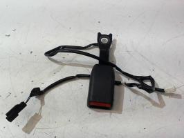 Attache ceinture avant droit