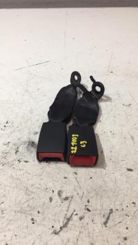 Attache ceinture arriere centrale