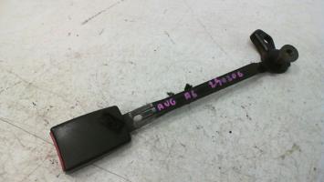 Attache ceinture avant gauche