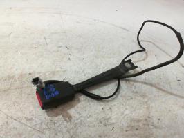 Attache ceinture avant gauche