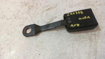 Attache ceinture avant droit
