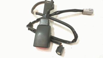Attache ceinture avant gauche