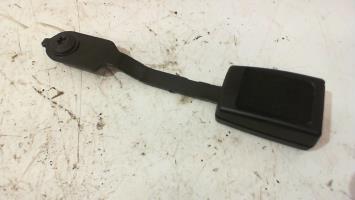 Attache ceinture avant droit
